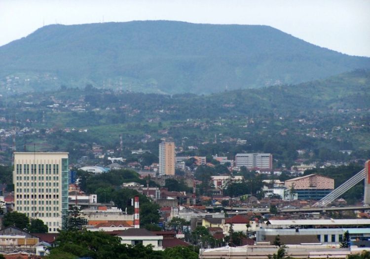 Suasana dan sejuknya Kota Bandung itu racun