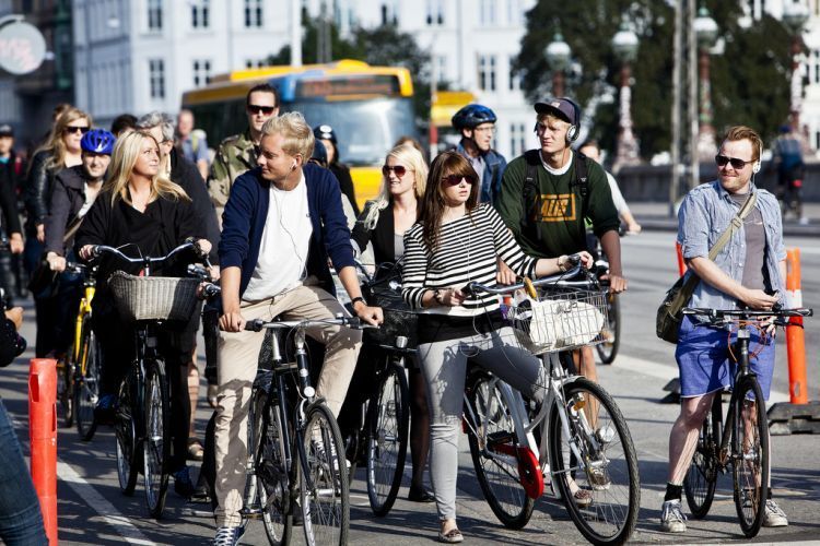 Cool people ride bike