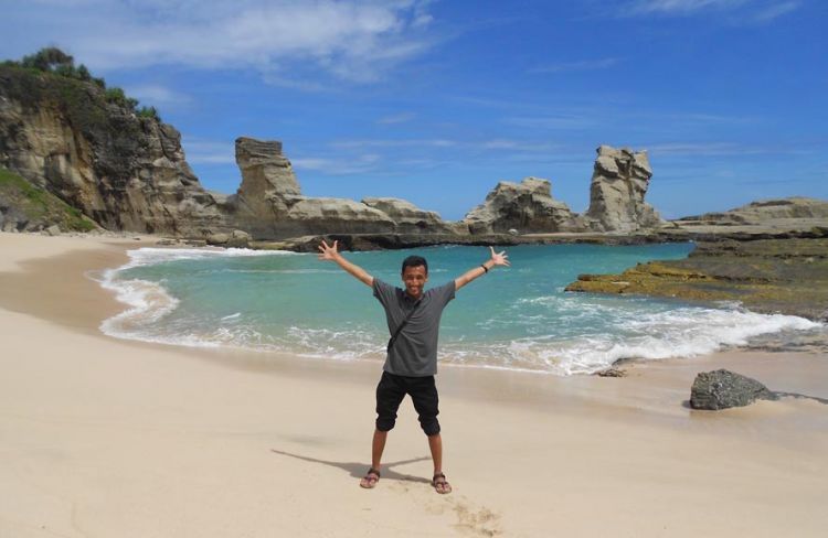 Pantai di Jawa Timur