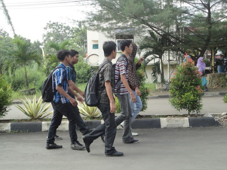 Berjalan kaki biar sehat