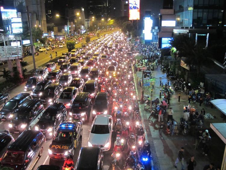 Datang awal biar gak kena macet