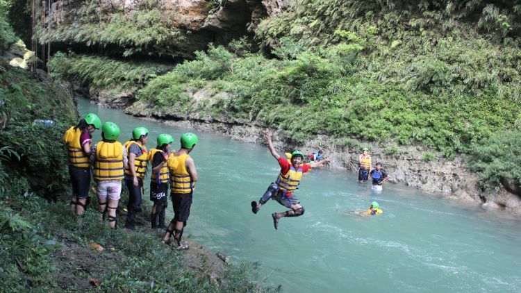 Jalan-Jalan ke Green Canyon, Pangandaran, dan Batu Karas 