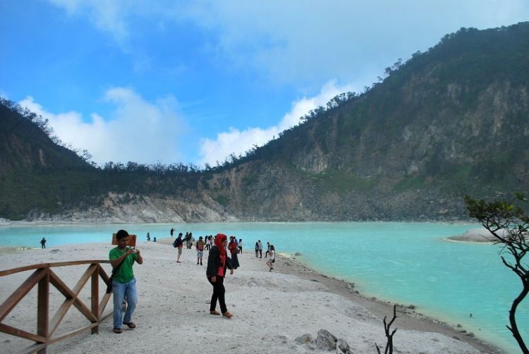 Kawah Putih yang eksotis..