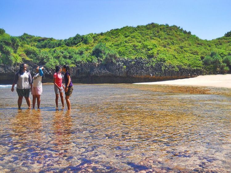 Hindari tempat-tempat yang terlalu turistik