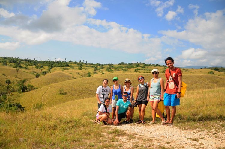 Medan trekking di Pulau Rinca (Kredit Foto: Ransel Kecil)