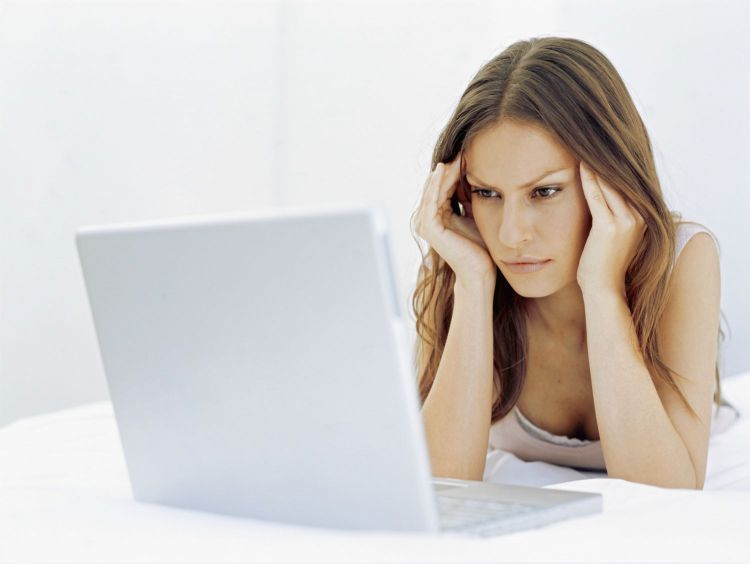 frustrated-woman-computer-main