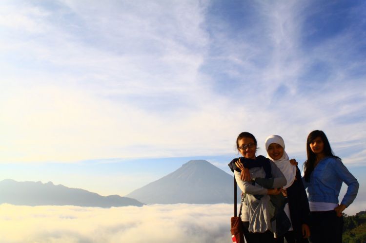 Sudah pernah berfoto dengan background awan kayak gini?