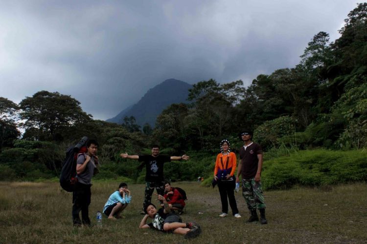 Rayakan tahun baru di Gunung Salak