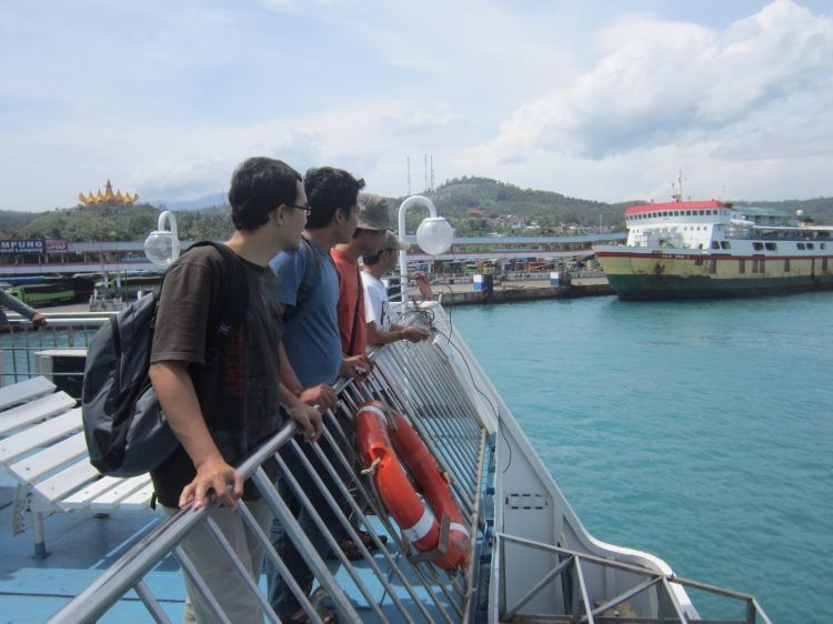 Kapal mulai bergerak dari Pelabuhan Merak