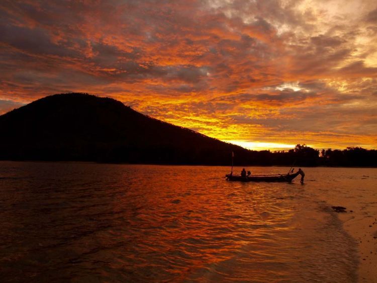 Sunset pulau Umang yang romantis