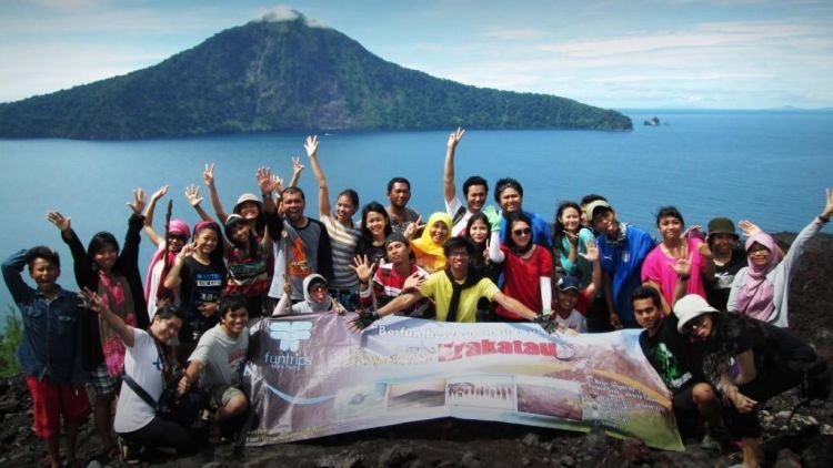 Menjelajahi Keindahan Krakatau Dengan Modal 400 Ribuan