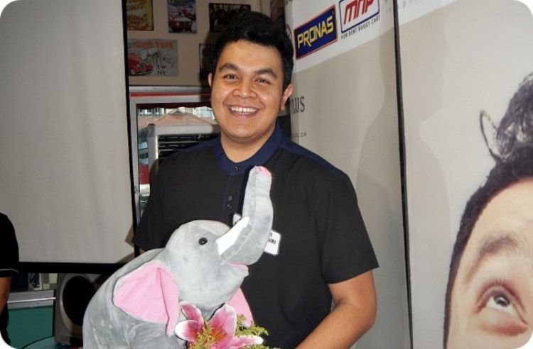 tulus dan gajah