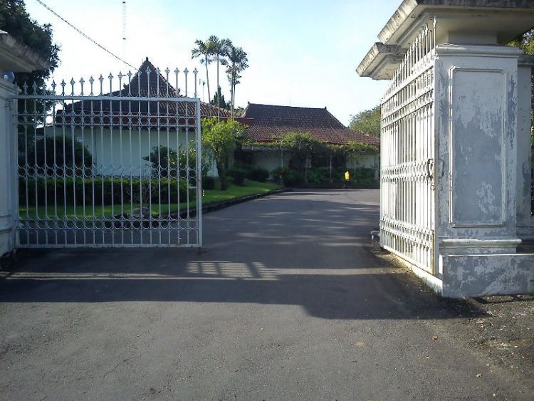 rumah dinas rektor UNS