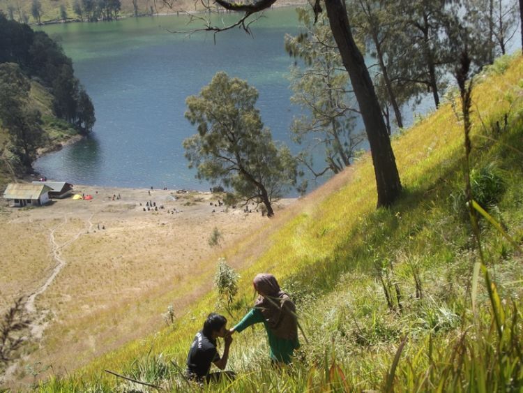 Mendaki tanjakan cinta di Semeru