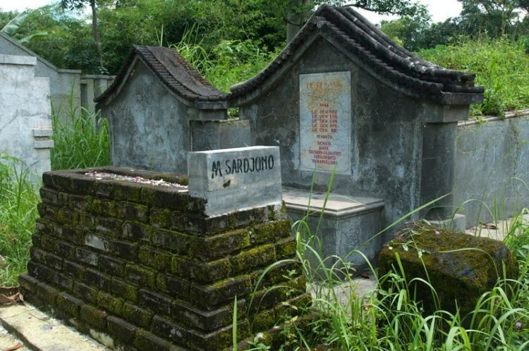 makam Tionghoa dekat kampus