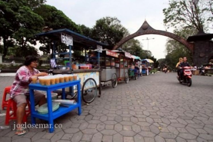 jadi pasar saat menjelang buka puasa