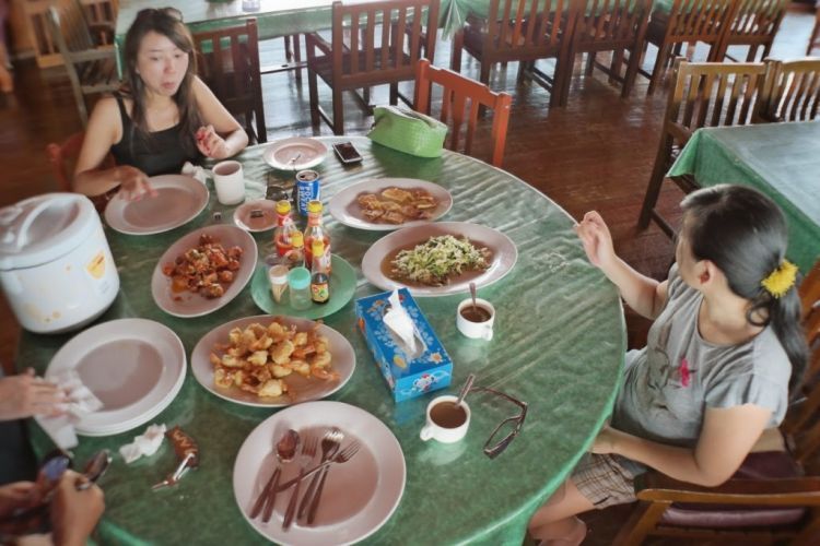 Makanan murah di Derawan yang cukup bertebaran