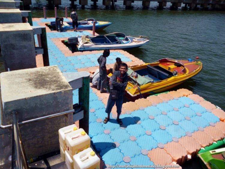 Kapal yang siap mengantar kamu ke Derawan