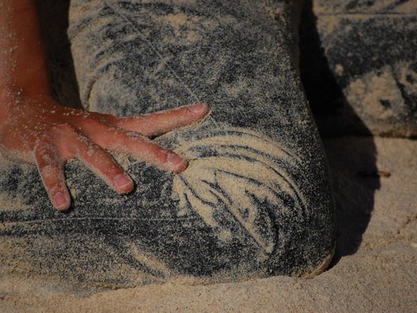 Seawash, cuci jeans pakai pasir pantai