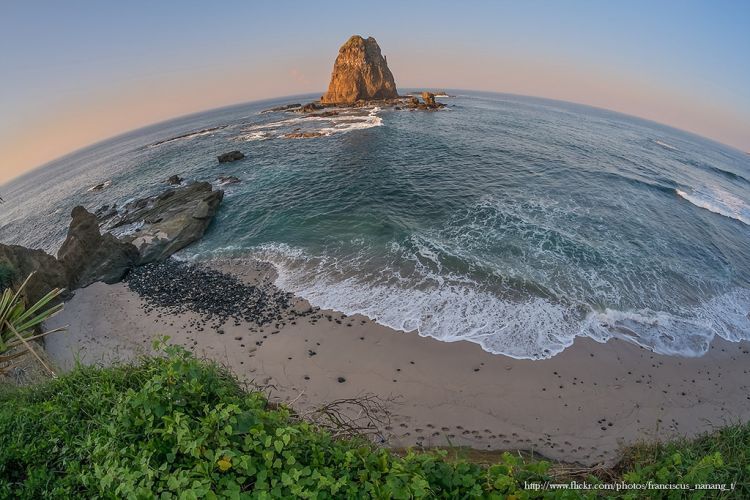 Pantai di Jawa Timur