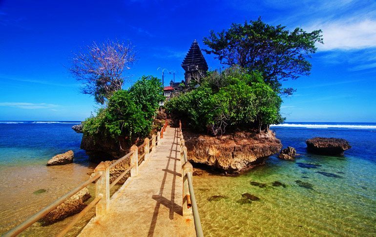 Daftar Pantai di Jawa Timur, Nggak Kalah Indah dengan Pantai di Wilayah Lain