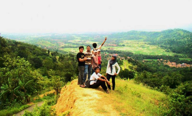 Pemandangan daru Gunung Batu Lawang