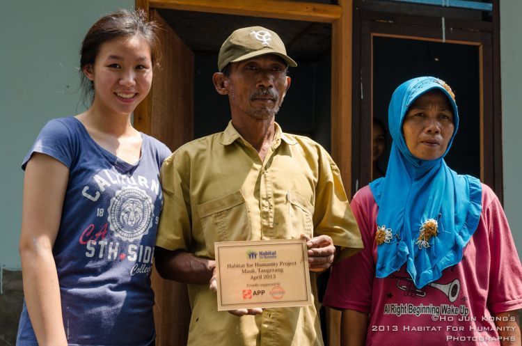 Aku tak bisa berpangku tangan. Setiap detikku ingin kuhabiskan untuk melakukan sesuatu yang bermanfaat.