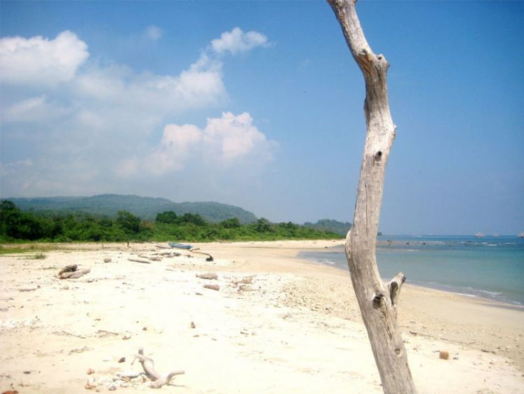 Pantai Tanjung Lesung