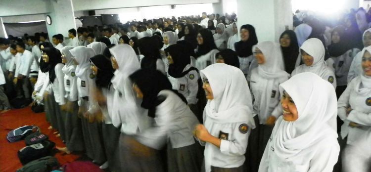 18 Pemuda-Pemudi Masjid Membocorkan Rencananya di Hari 