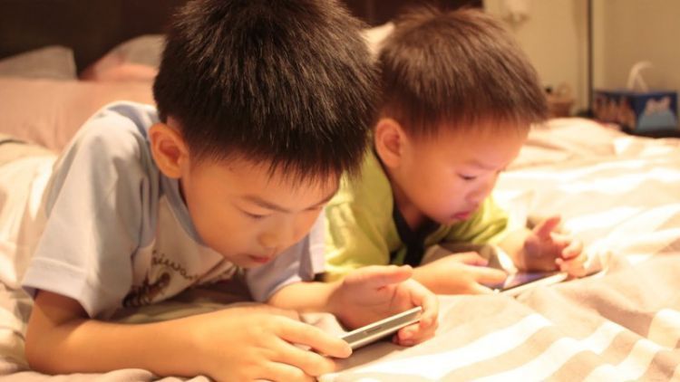 Saat Amerika dan  Taiwan  Melarang Penggunaan Smartphone 