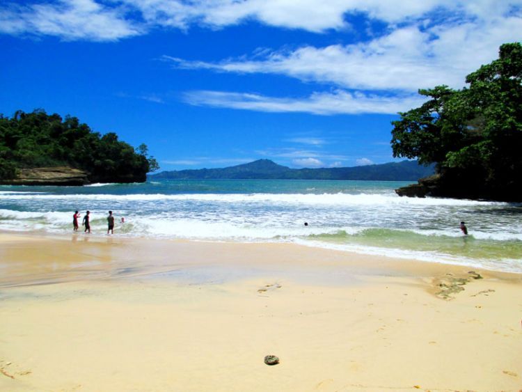 Pantai di Jawa Timur