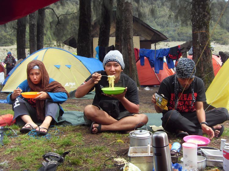 Makanan yang dibawa saat mendaki gunung