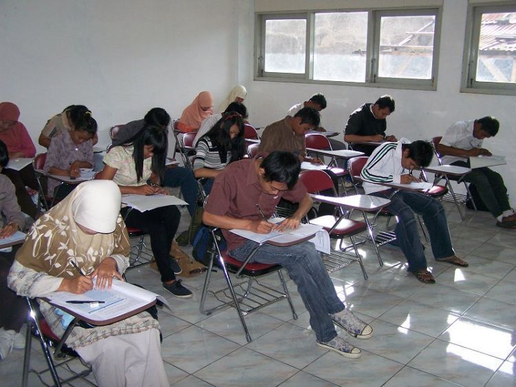 Mahasiswa yang nongol ketika ada ujian doang