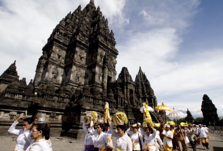 Tiap daerah punya tradisi berbeda-beda