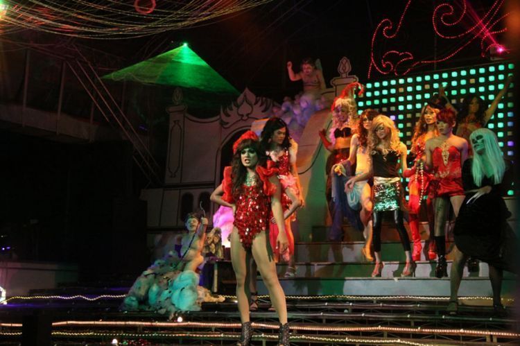 Oyot Godhong Cabaret Show