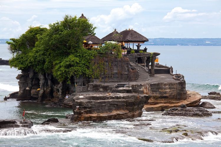 Pura Tanah Lot dengan panoramanya yang  indah