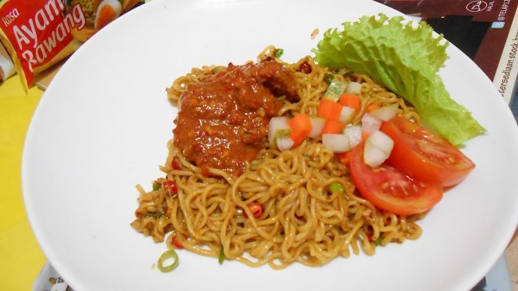 Dengan 7 Resep Ini, Mie Instan yang Persis Gambar di Bungkusnya Bisa Kamu Nikmati!