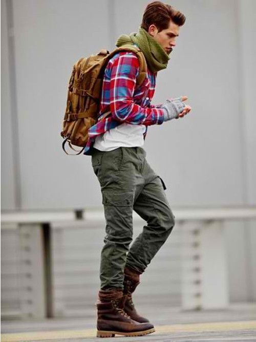 Kemeja flanel bisa menjadi pelengkap army look