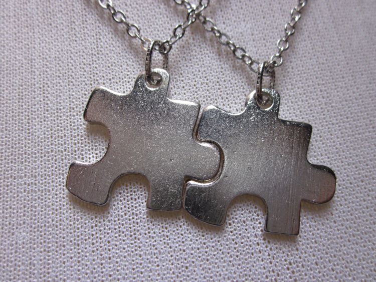 Kalung puzzle