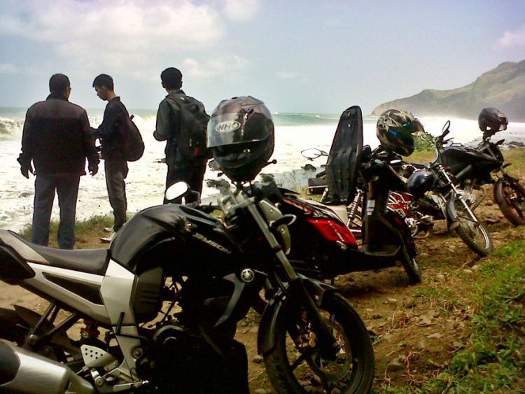 Touring ke Pantai Menganti