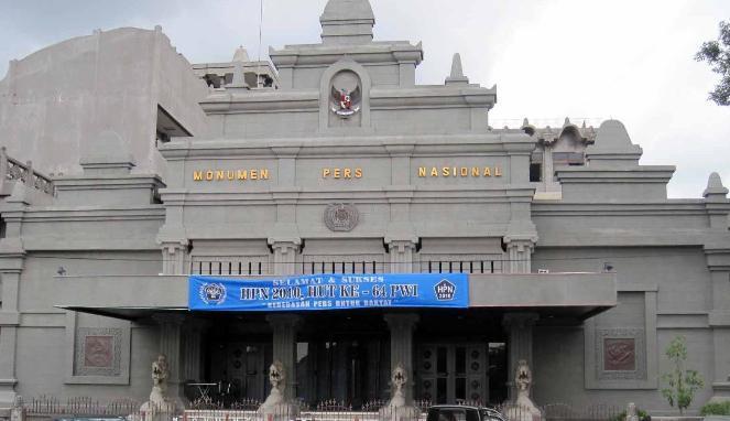 Museum Pers nampak indah dengan arsitektur atap yang etnikal.