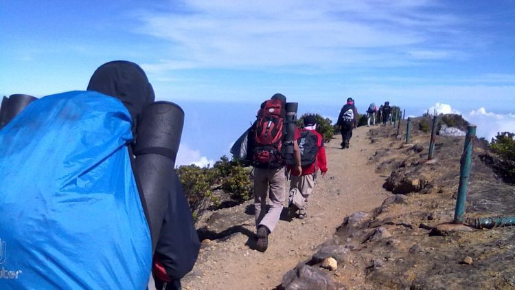 9 Olahraga Ringan yang Bisa Membawamu Kuat Mendaki Sampai ke Puncak