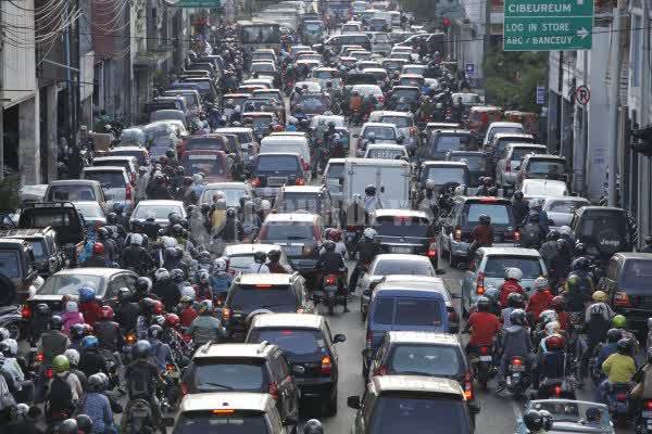 Kalau macet begini, apa yang bisa dinikmati?