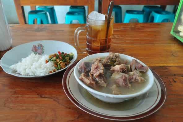 Sayur becek, atau biasa kita kenal dengan gulai