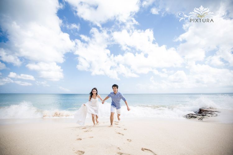 Foto pascawedding di tepi pantai