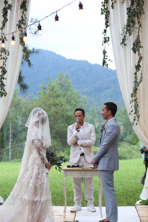 Busana pengantin yang apik