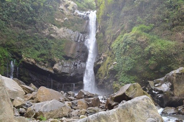 Air terjun yang cukup deras