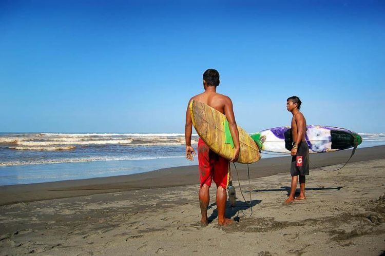 Pantai Widarapayung, Cilacap, Jawa Tengah