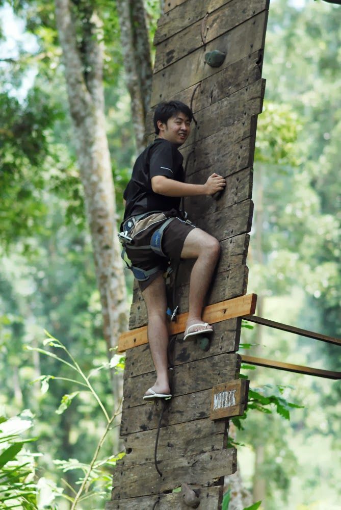 Main di hutan Baturraden