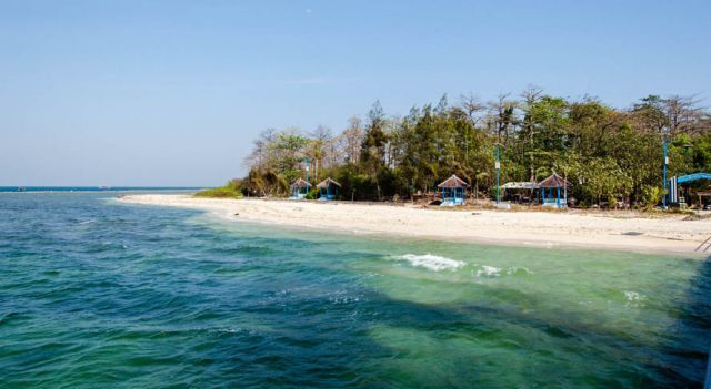 Pantai di Pulau Panjang, Jepara